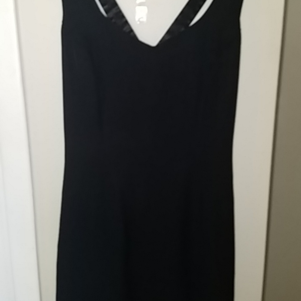 black slim dress